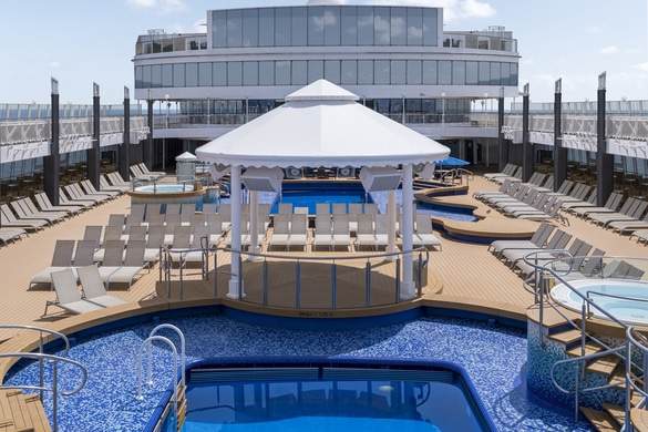Norwegian Gem - Pool Deck, Credit. Alexander Rudolph.jpg